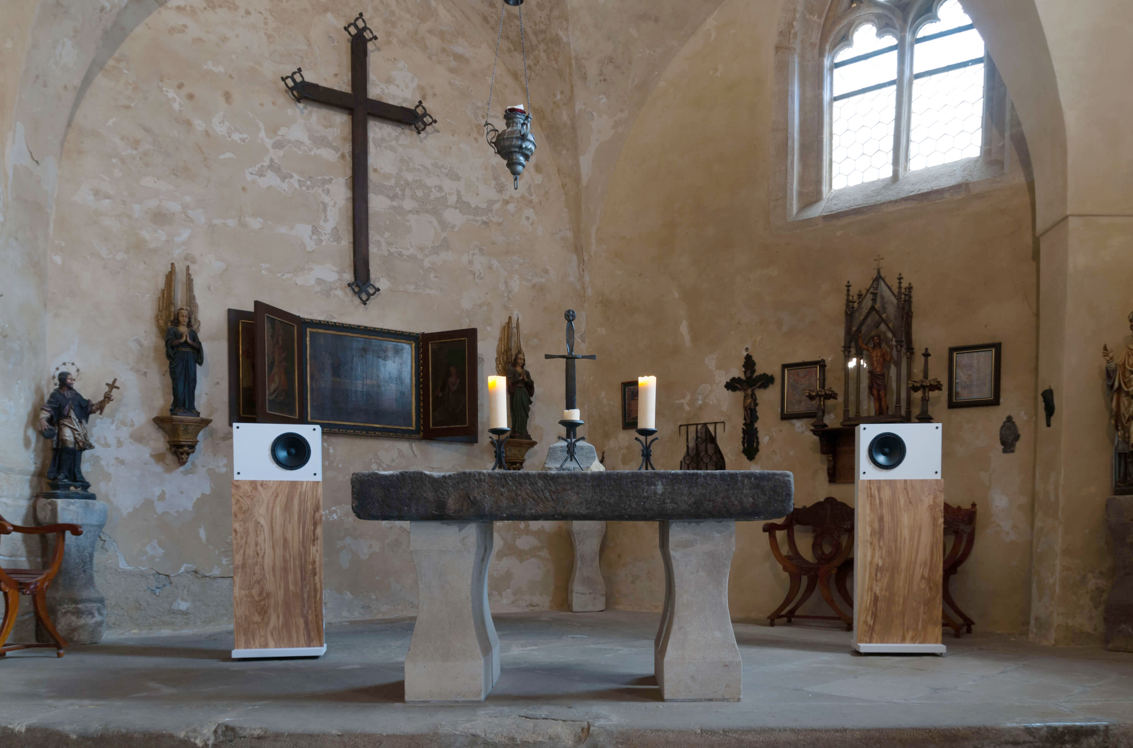 speakers without cover